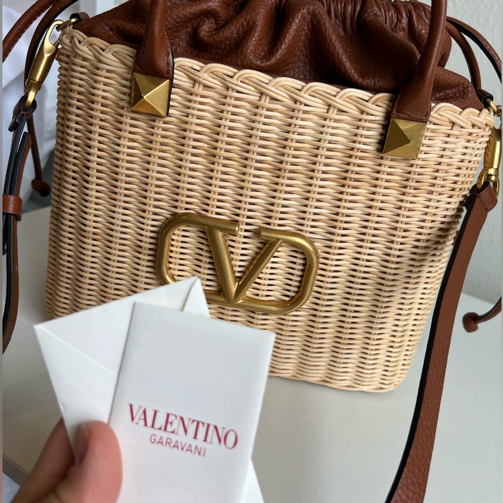 Valentino Garavani VLogo Wicker Top Handle Bag – Straw & Leather Crossbody - Picture 3 of 11